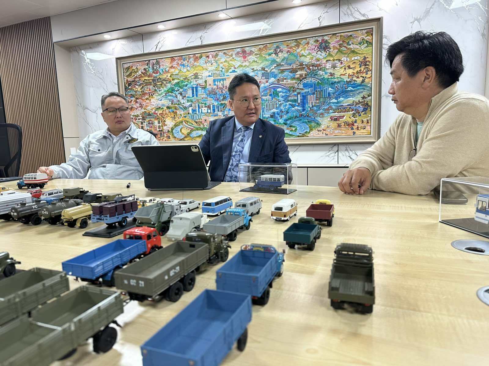 ᠨᠡᠶᠢᠲᠡ ᠶ᠋ᠢᠨ ᠲᠡᢉᠡᢉᠡᠪᠦᠷᠢ ᠶ᠋ᠢᠨ ᠲᠡᠦᠭᠡ ᠶ᠋ᠢ ᠬᠠᠷᠠᠭᠤᠯᠤᠭᠰᠠᠨ ᠮᠣᠳ᠋ᠧᠯ ᠮᠠᠱᠢᠨ ᠨᠤᠭᠤᠳ  ᠢ ᠪᠠᠷᠢᠮᠲᠠᠵᠢᠭᠤᠯᠤᠨ ᠬᠠᠳᠠᠭᠠᠯᠠᠵᠤ ᠪᠠᠶᠢᠨ᠎ᠠ